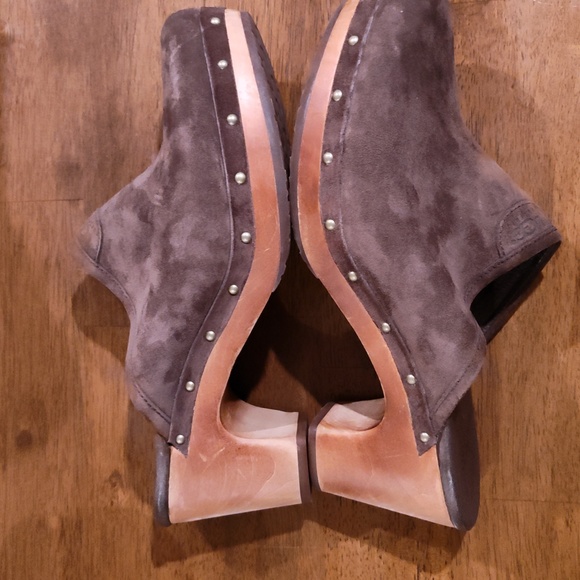 38.  UGG clogs - Picture 4 of 4